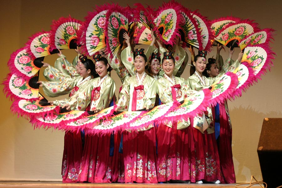 朝鮮民主主義人民共和国の伝統文化、芸術公演の開催事業